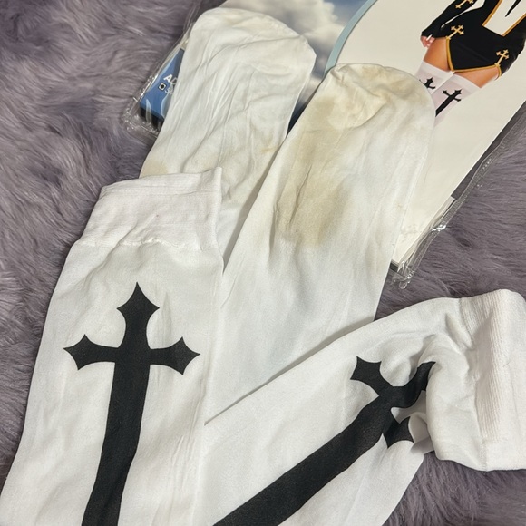 Bad Habit Nun Costume - Picture 10 of 12